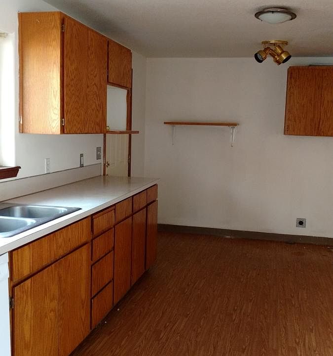 2nd image of 625 NE 7th St