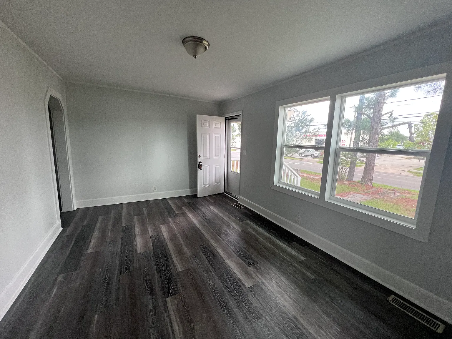 3 bed, 1131 sqft, $2,000 — Photo 2
