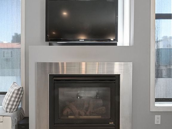 3rd image of 1738 Lombard St APT 1