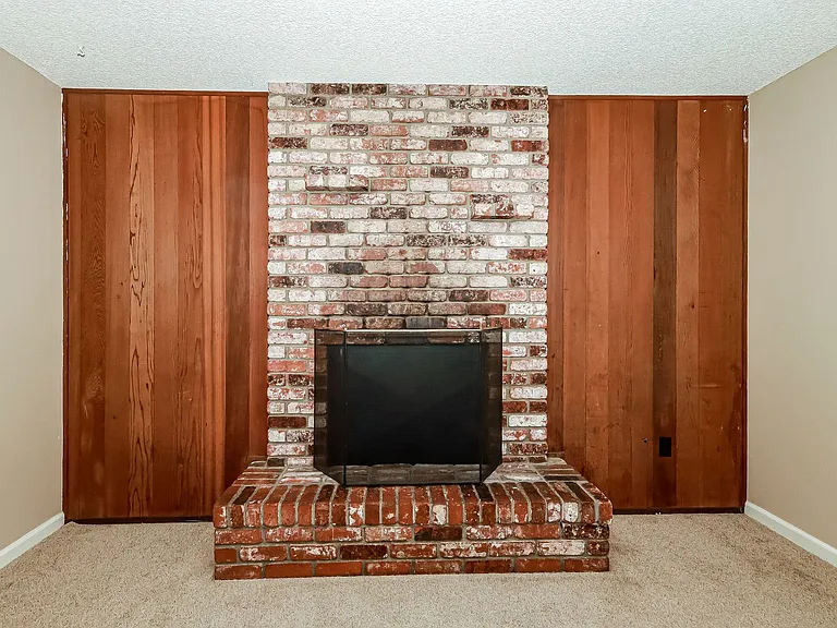 517 Debbie Dr — Photo 2