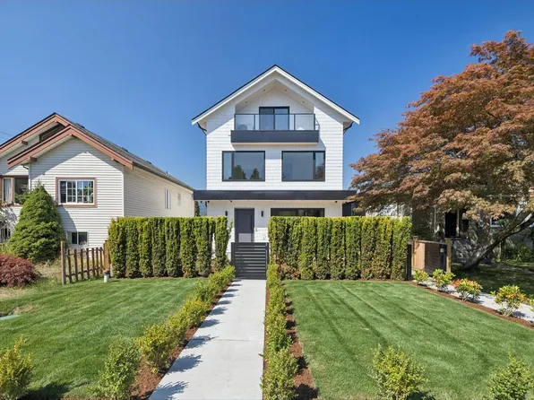 2815 Trinity St #1, Vancouver, BC V5K 1E8