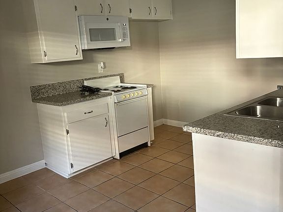 5th image of 9240 Palm St #5