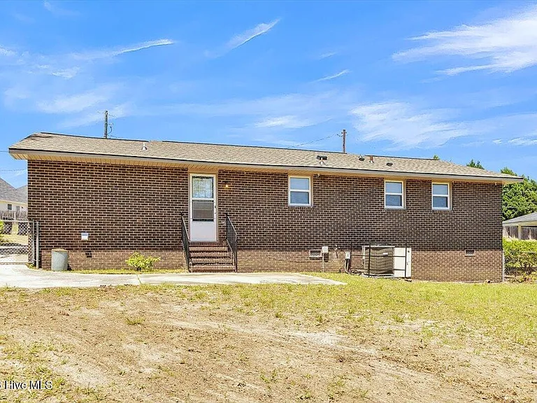 2240 Walden Dr — Photo 16