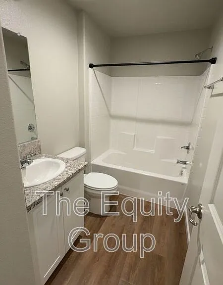 505 S Summit St #102 — Photo 13