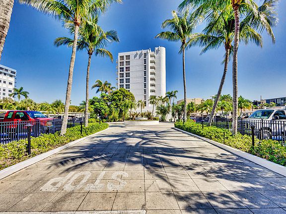 3rd image of 3901 S Flagler Dr APT 205