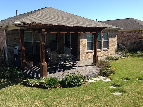 2nd image of 633 Oakland Hills Ln