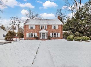 33 Oxford Rd, Longmeadow, MA 01106