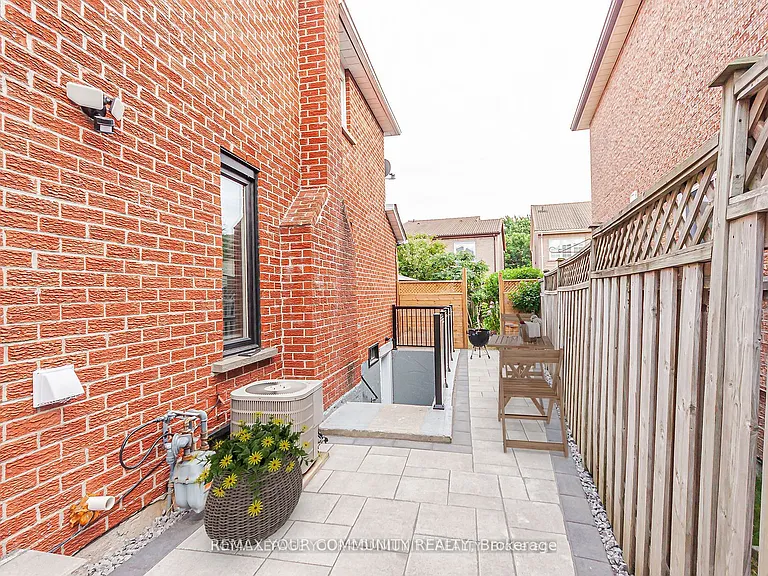 33 Durness Ave #BASEMENT — Photo 3