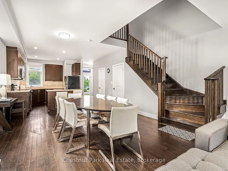 65 Rockmount Cres — Photo 9