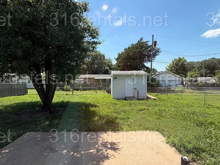 1913 Cron St — Photo 9