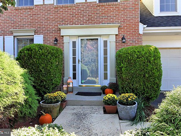 2nd image of 2309 Yvonnes Way