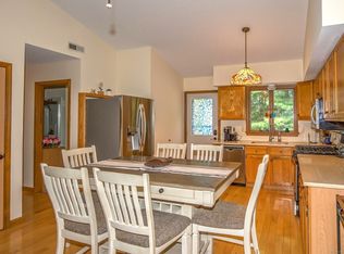 102 N Maple St APT 11B, Enfield, CT 06082