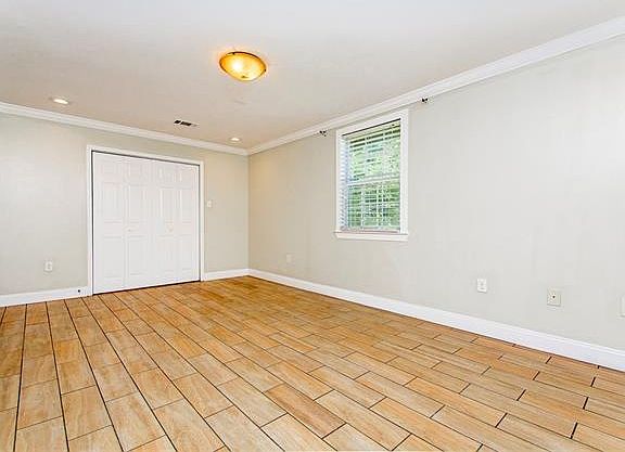 3rd image of 6414 Pauline Dr