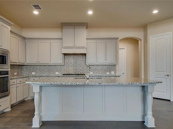 4th image of 504 Pine Island Cir