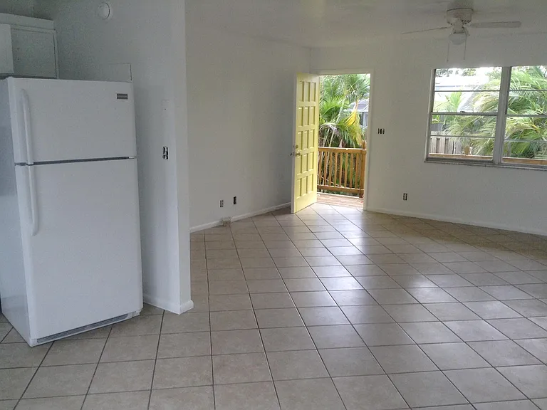 1818 NE Dixie Hwy — Photo 7
