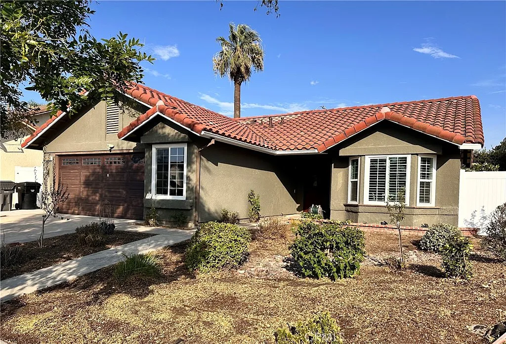 3 bed, 2.5 bath, 1355 sqft, $3,300 — Photo 1