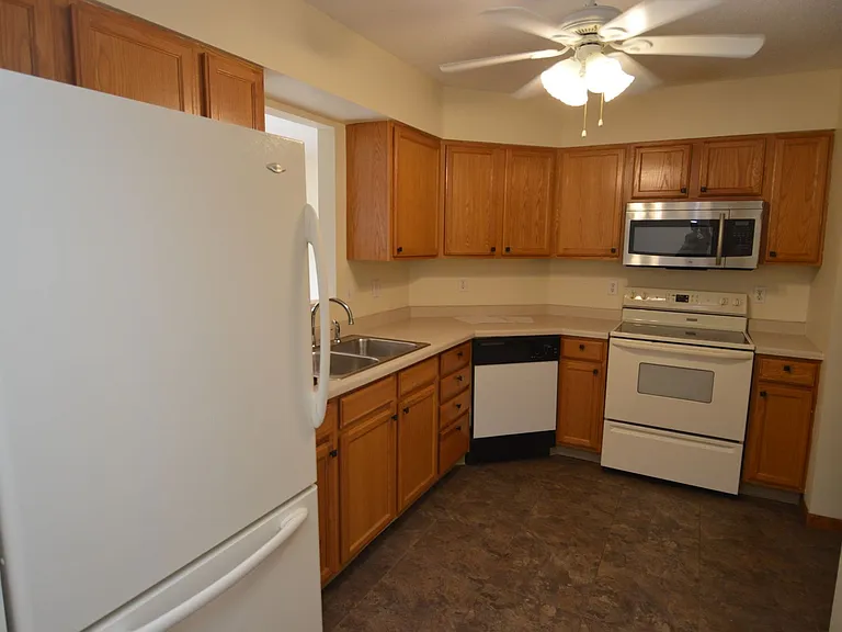 2258 Knightsbridge Ct — Photo 10