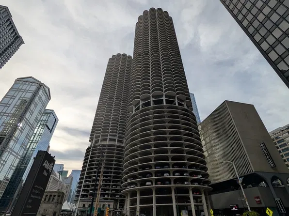 300 N State St APT 4905, Chicago, IL 60654
