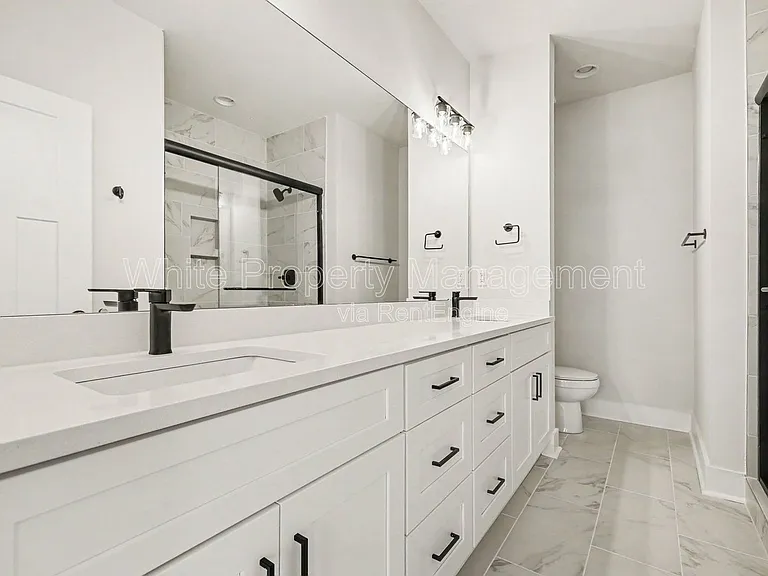2146 N Graham St — Photo 20