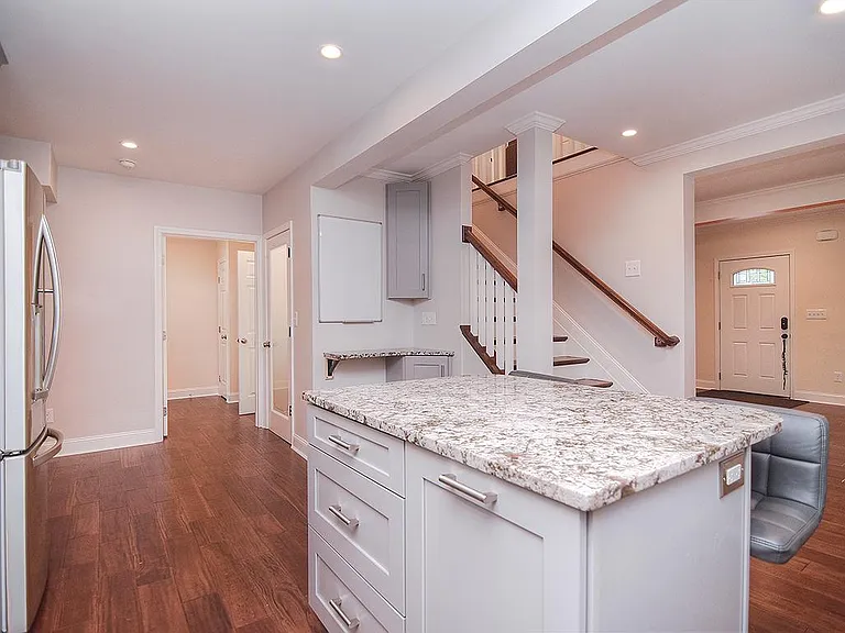 301 W Kingston Ave — Photo 27