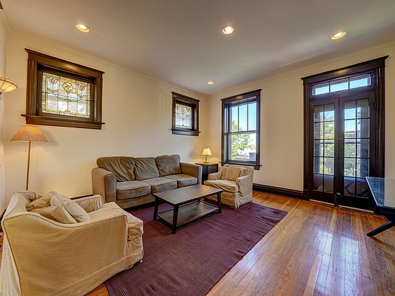 4th image of 3548 Victor St APT 3W