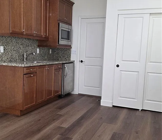 1150 Livingston Ln — Photo 5