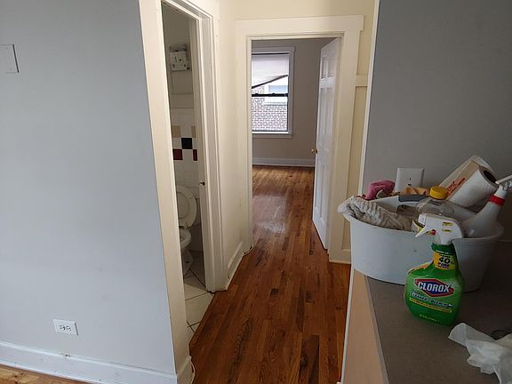 4th image of 4917 W Belle Plaine Ave