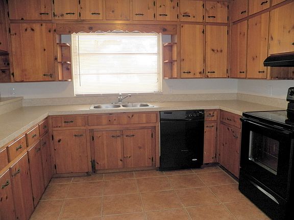 5th image of 724 Louise Dr
