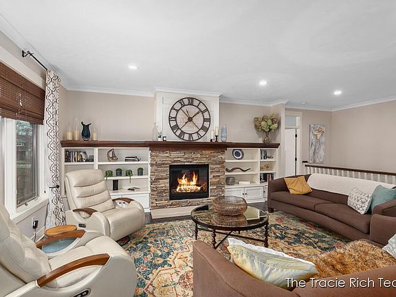 3rd image of 7958 Ella Terrace Dr NE