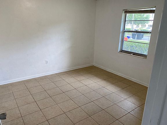 4th image of 552 NE 2nd Ave #552