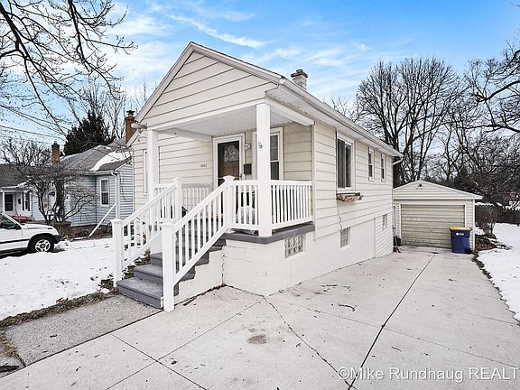 3rd image of 1452 Houseman Ave NE