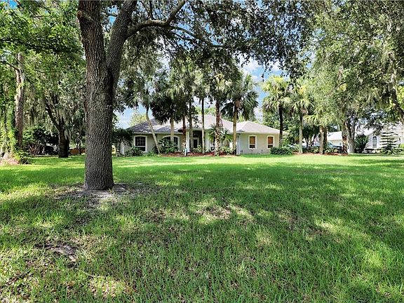 2nd image of 2095 Camelot Blvd