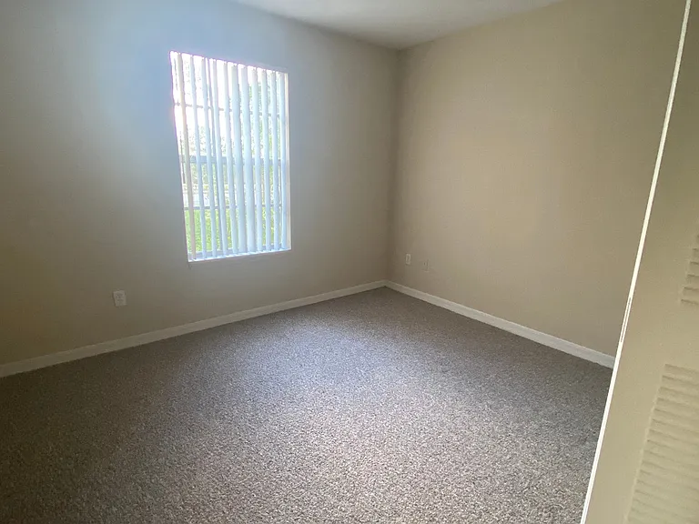 Waterford Pointe Apartments — Photo 29