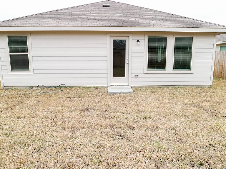 21811 Hickory Springs Ct — Photo 23