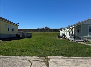 6052 Warrington Dr, New Orleans, LA 70122