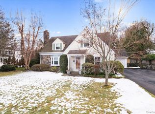 12 Stoneleigh Close, Scarsdale, NY 10583