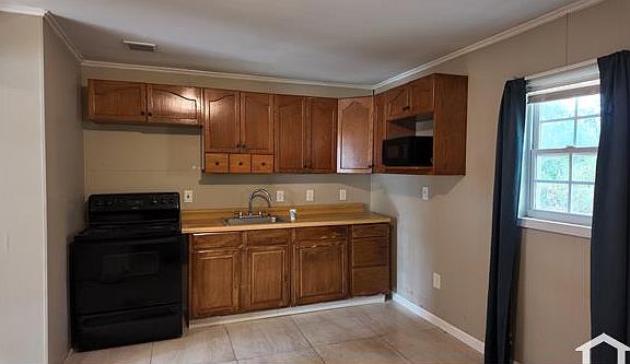 5th image of 2689 Village Green Ln