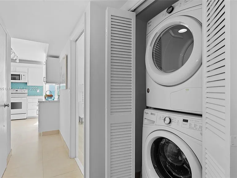 881 Ocean Dr #24C — Photo 8