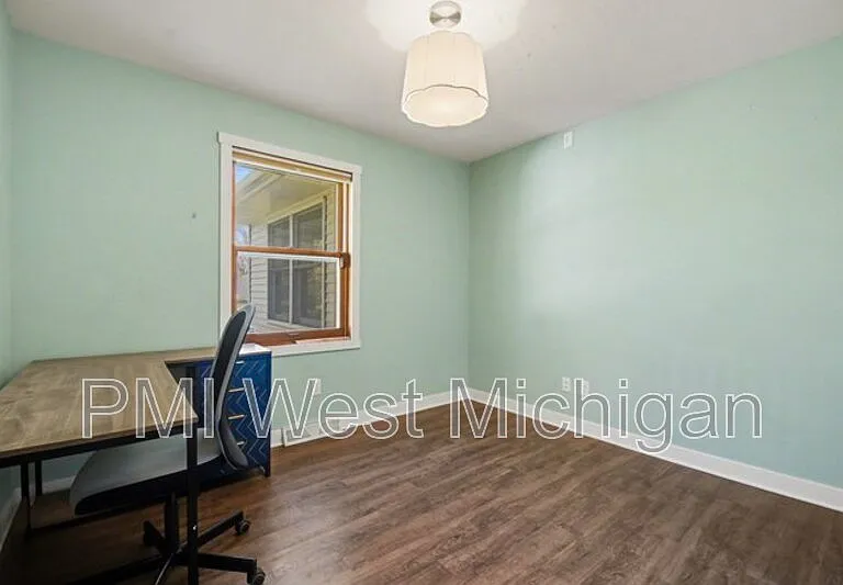 6593 Crownpointe Dr SW — Photo 13