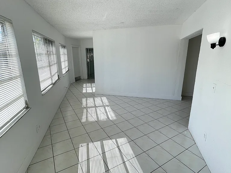 7200 NW 77th St — Photo 29