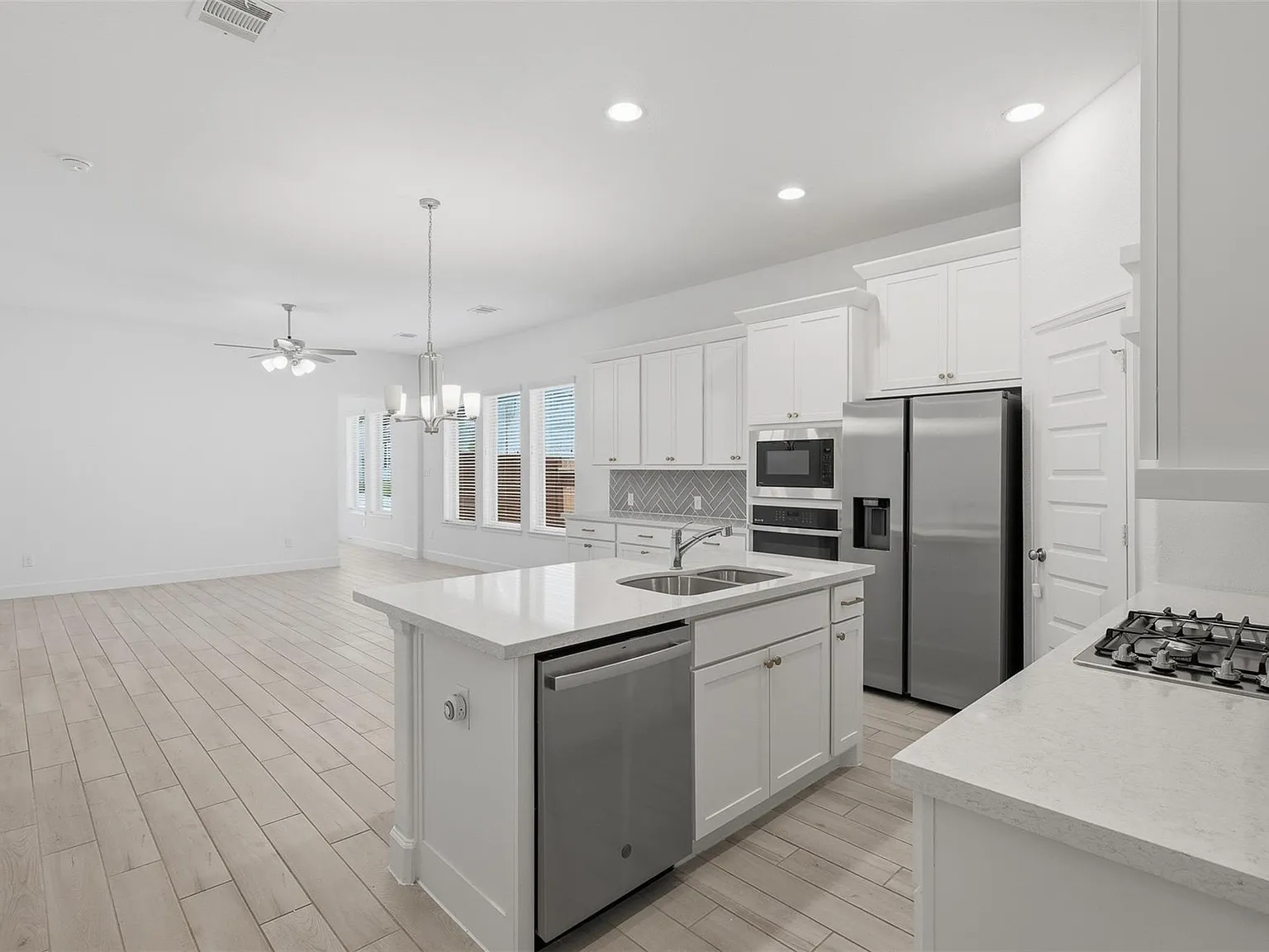 4 bed, 3.0 bath, 1736 sqft, $2,600 — Photo 4
