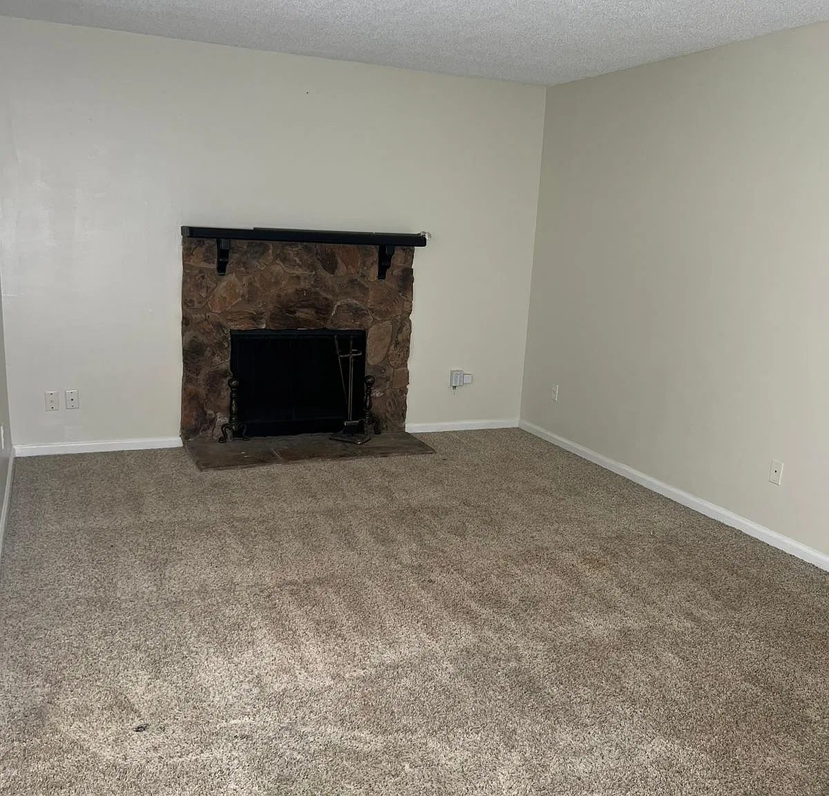 2 bed, 1.5 bath, 1100 sqft, $1,700 — Photo 3