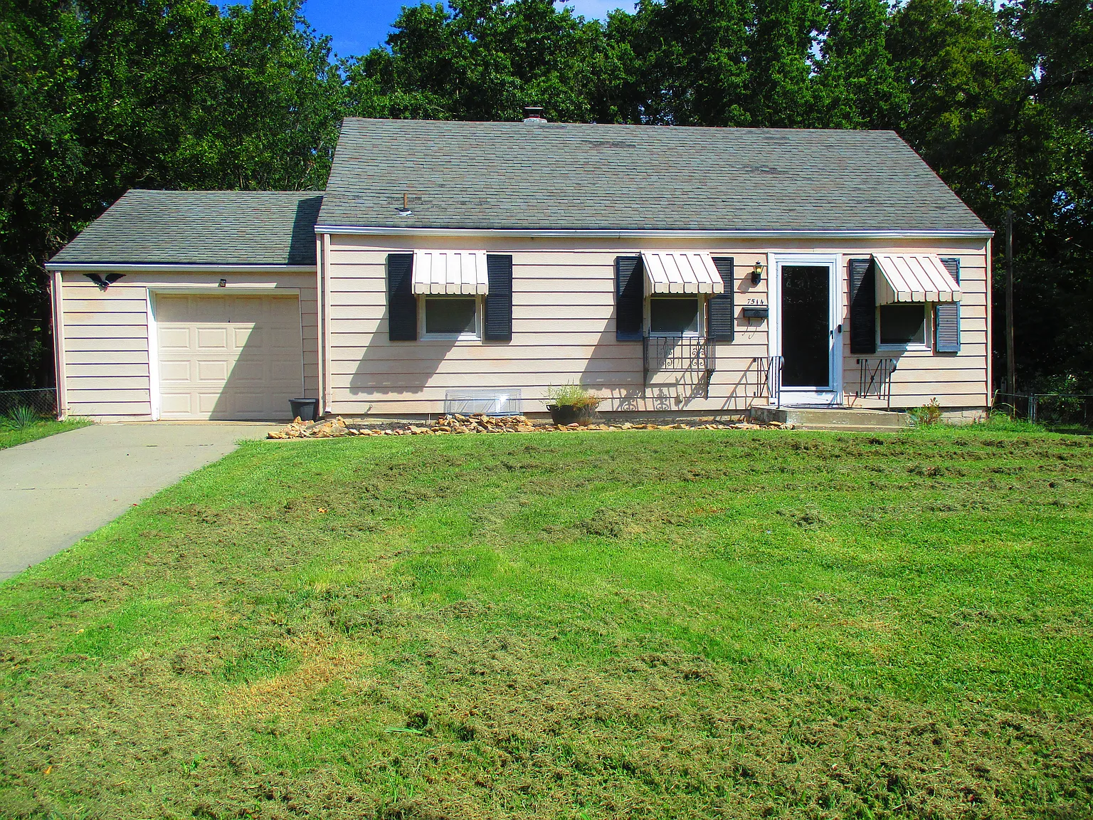 3 bed, 1000 sqft, $1,495 — Photo 1