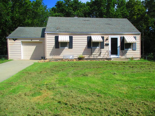 7514 W 64th St, Overland Park, KS 66202