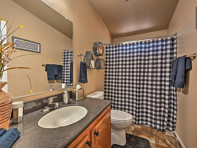 325 E Oak Dr — Photo 12