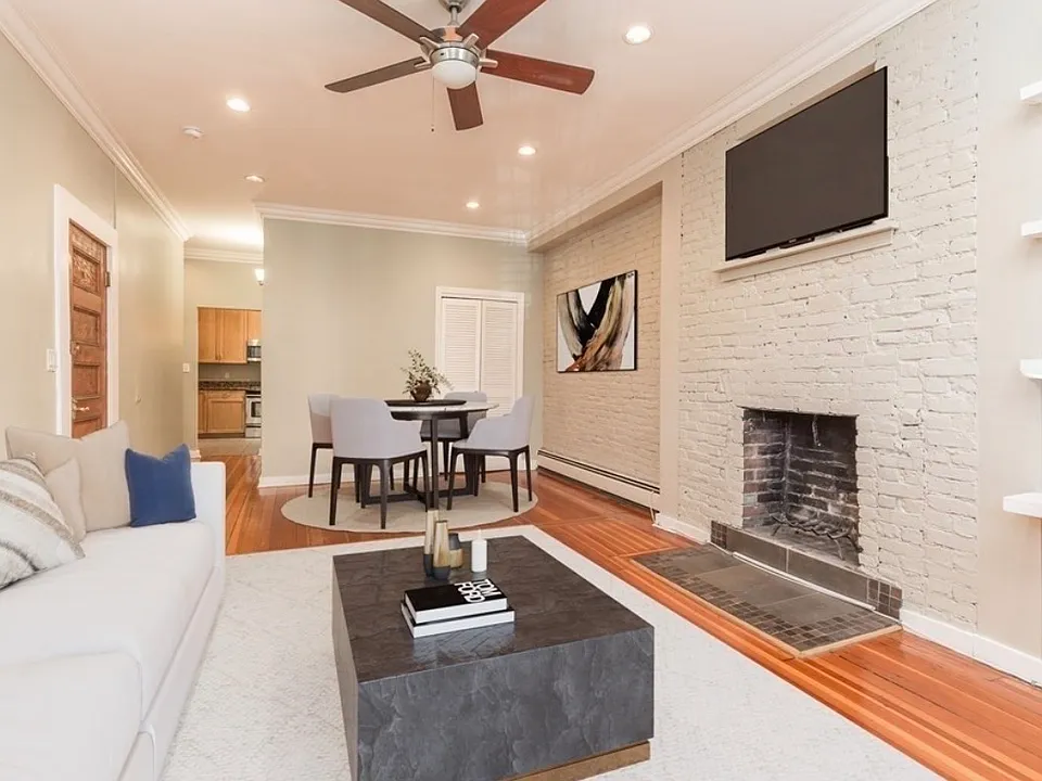922 Beacon St #23C