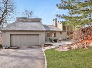 15 High Meadows Rd, Mount Kisco, NY 10549