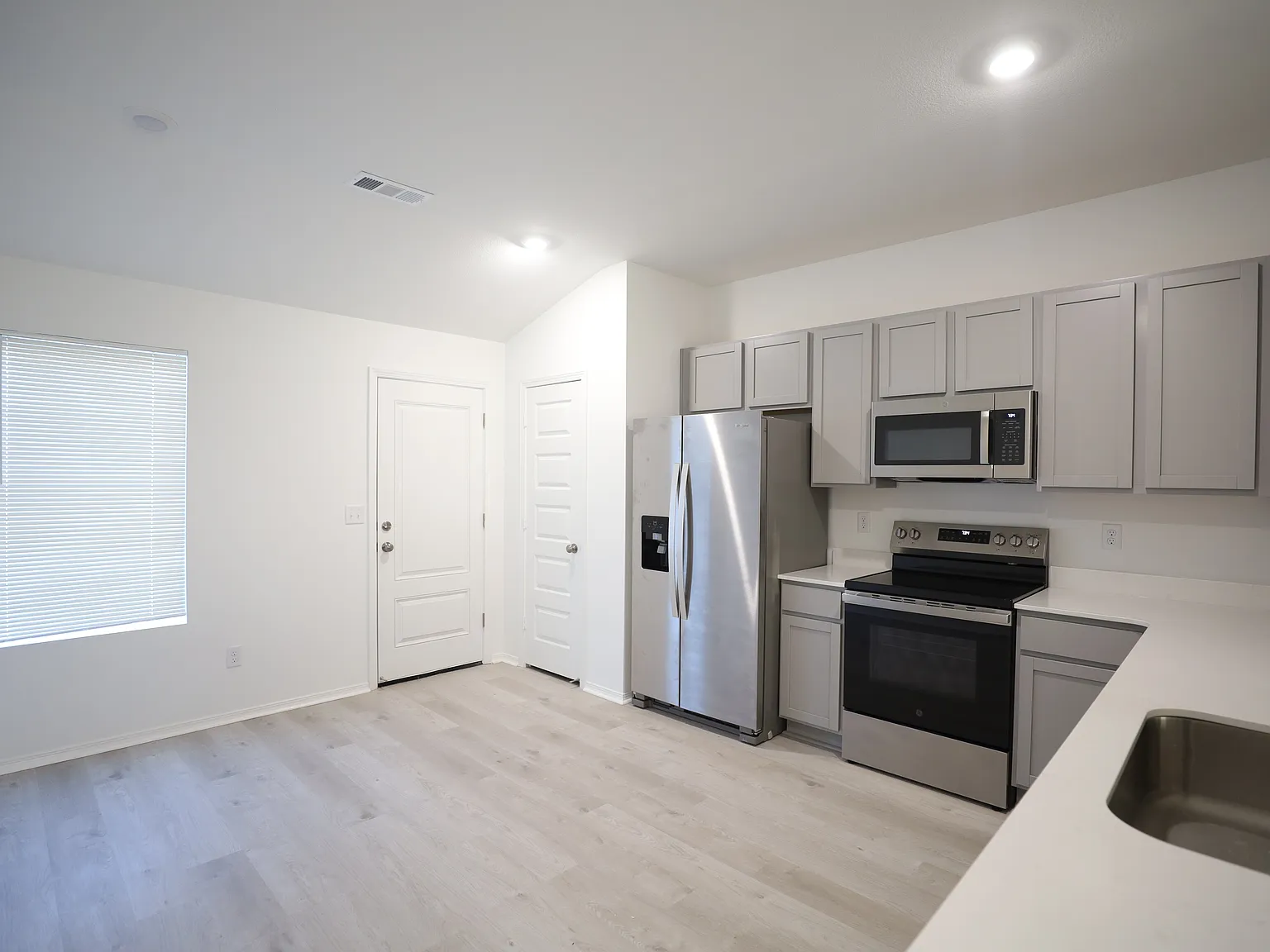 4 bed, 1470 sqft, $1,650 — Photo 3
