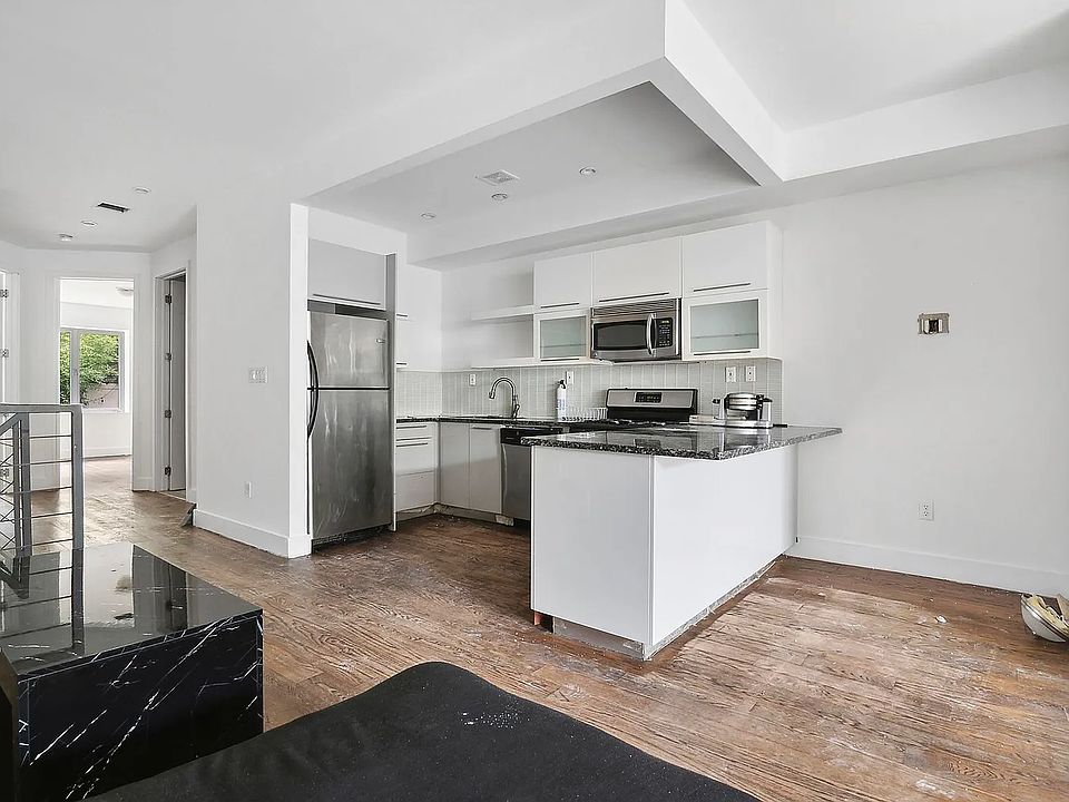 1st image of 1758 Dean St #4