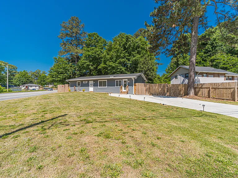 2390 Brackett Rd SW — Photo 36